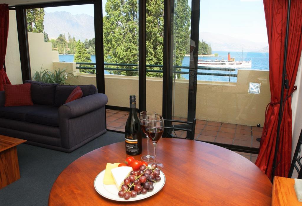 Lakefront Apartments,18 Lake Esplanade Road Квінстаун Екстер'єр фото